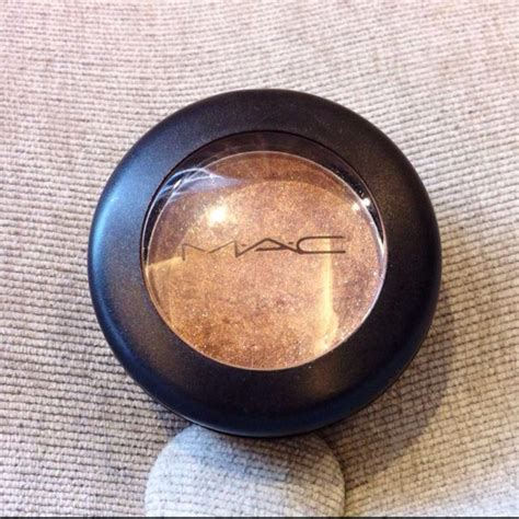 mac honesty eyeshadow